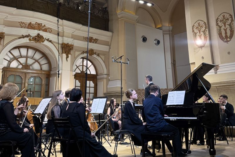 Великдень, симфонічні премʼєри та орган при свічках: чим дивуватиме Органний у квітні
